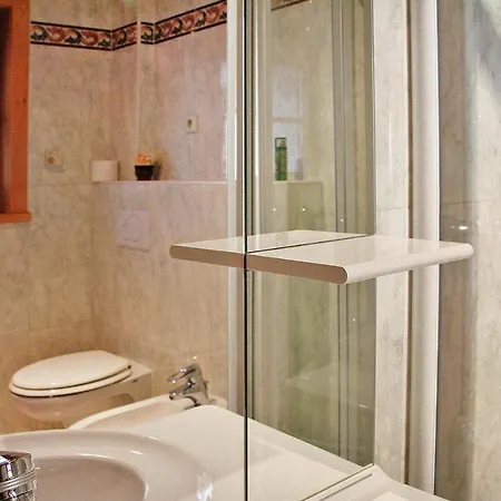 بيت للعطل Holiday Home, *