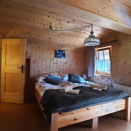 Holiday Home, بيت للعطل *