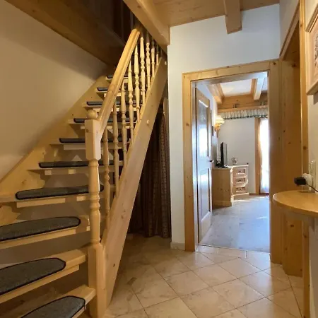 Holiday Home, * קרימל