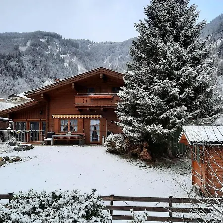 בית נופש Holiday Home, קרימל